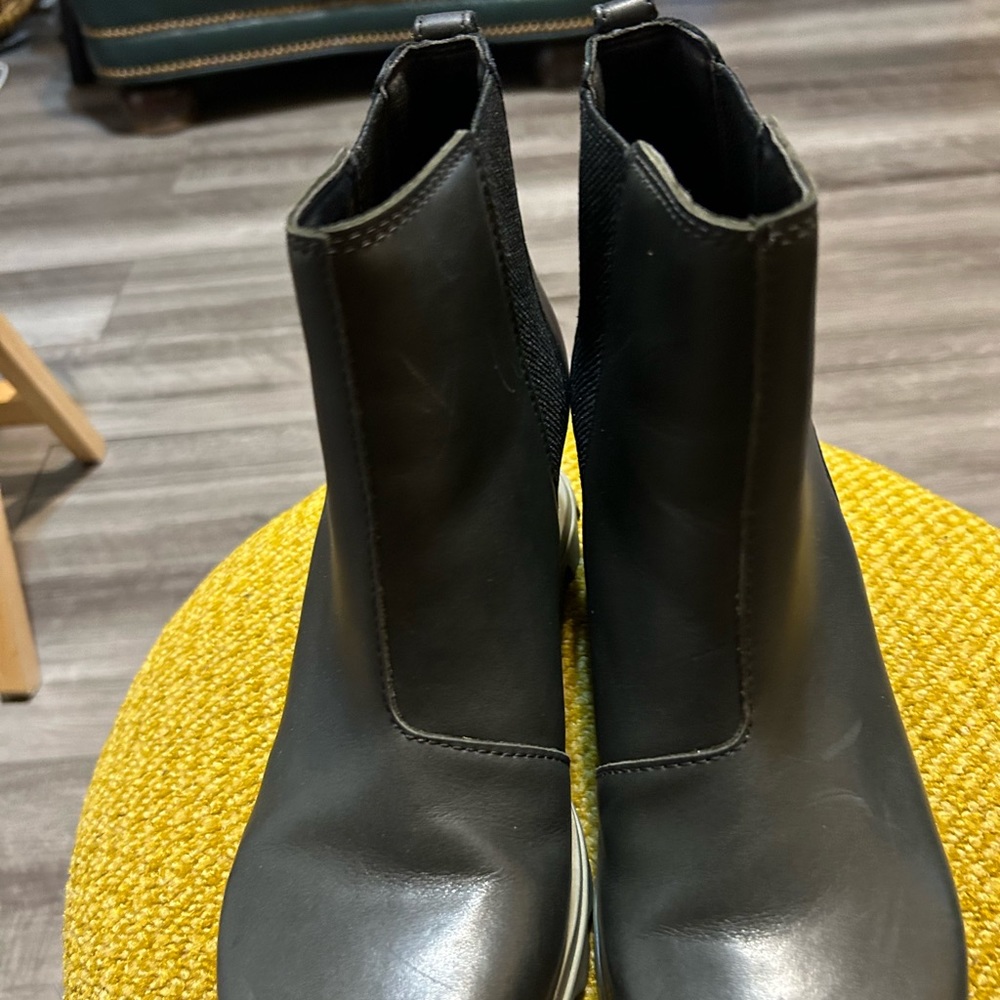 Joan of Artic Wedge III Chelsea Boot